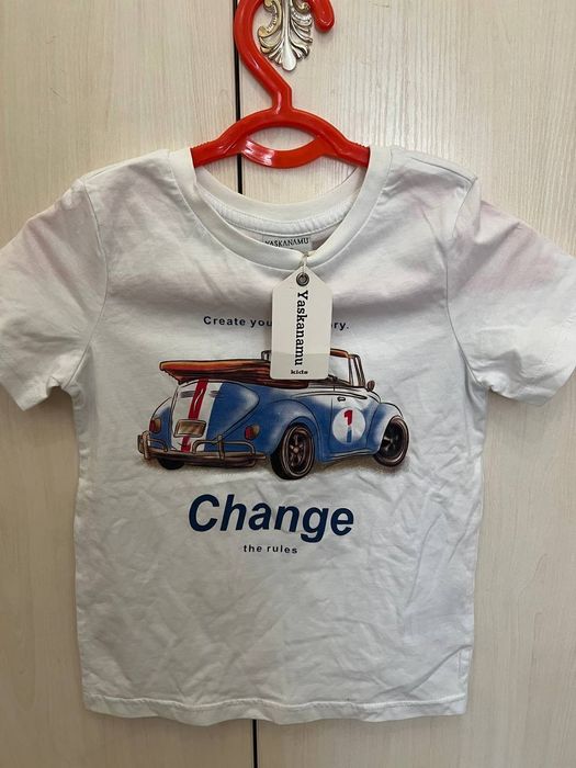 Белая футболка..