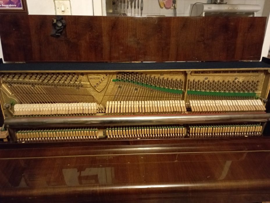 Акустично пиано Rosler,отличен звук,всички клавиши работят