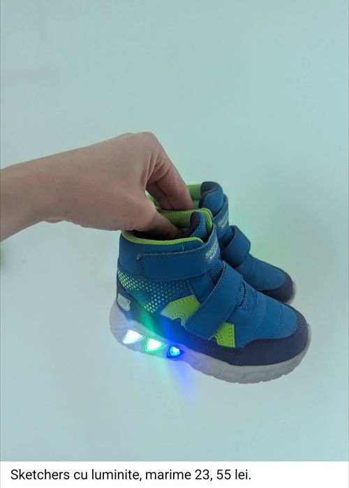 Sketchers cu luminițe, mărime 23