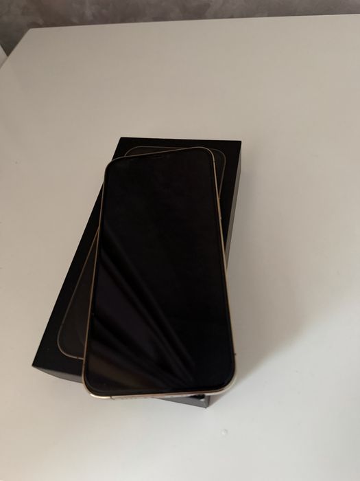 Продам айфон 12 про макс