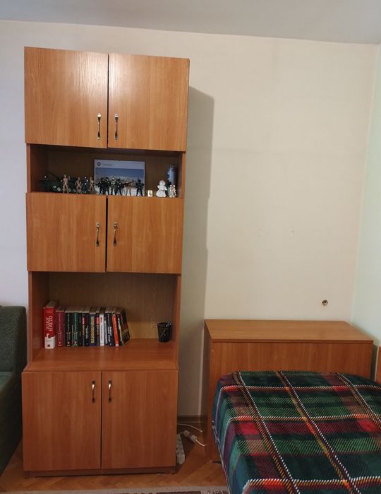 Продавам гардероб, секция, ракла.