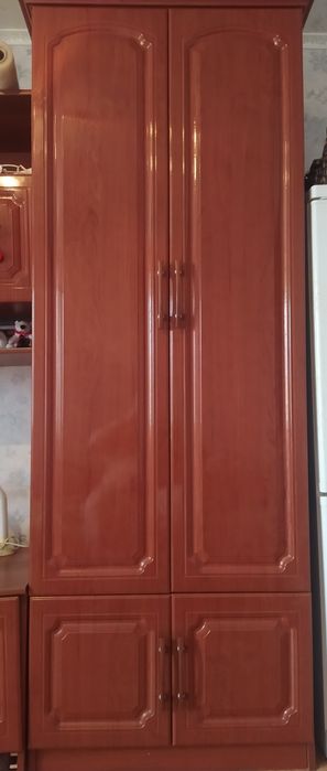 Продам шкаф платяной