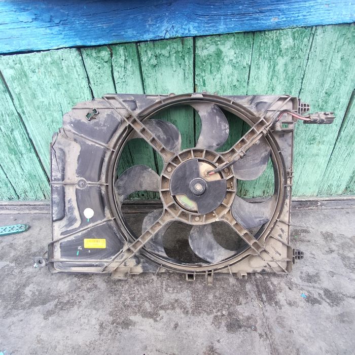 Продам б/у диффузор радиатора охлаждения писать на Ватсап