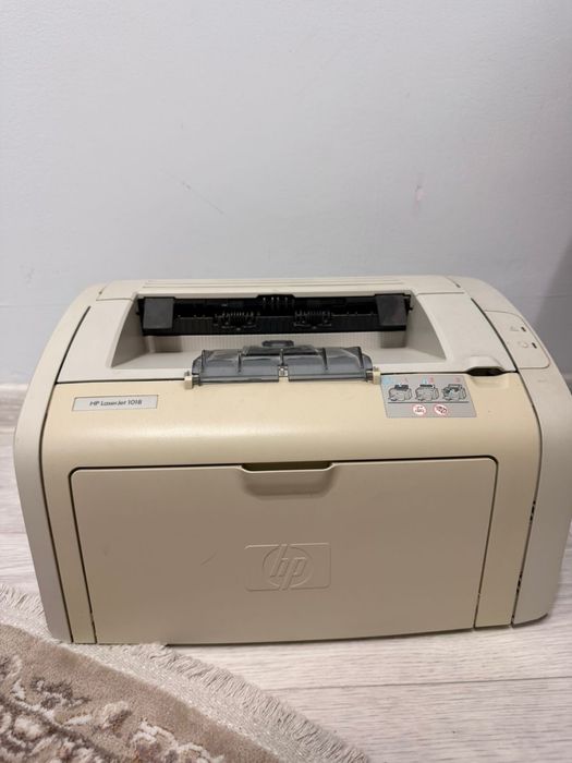 Принтер HP Laser Jet  черно белый.