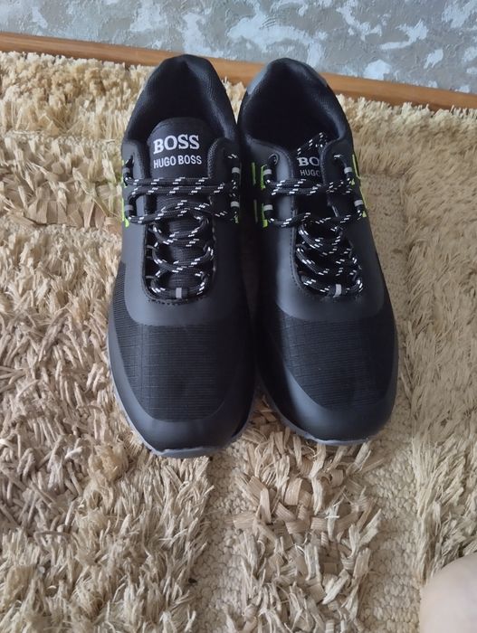 Кросовки по скидке новые