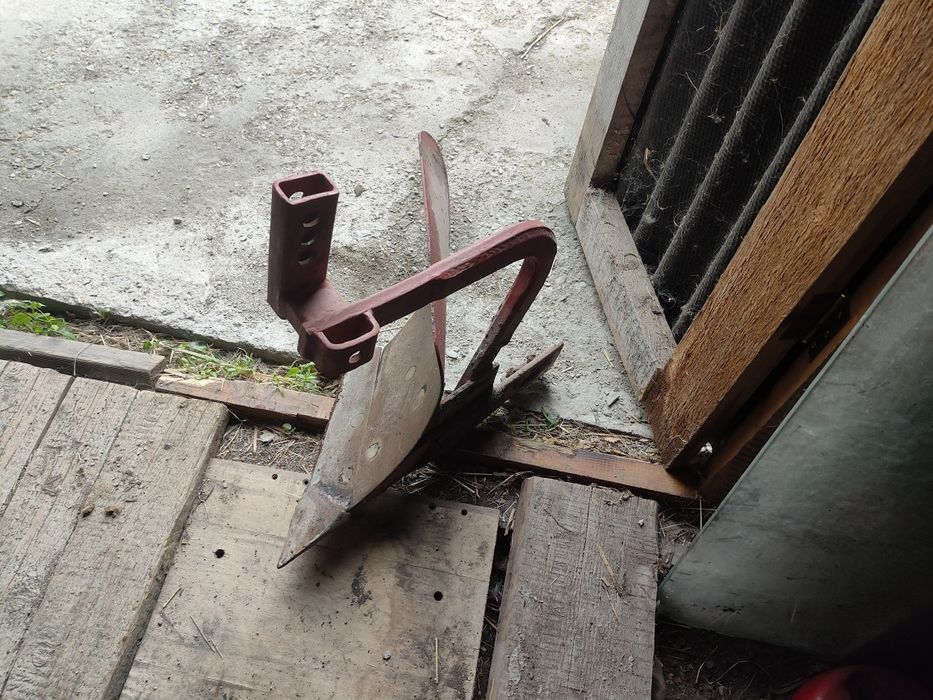 Колеса и плуг на мотоблок МТЗ-05