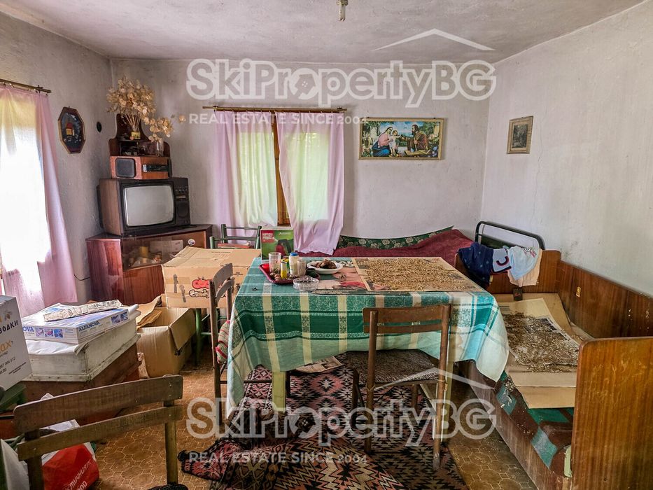 Две къщи с голяма градина в село Райово!