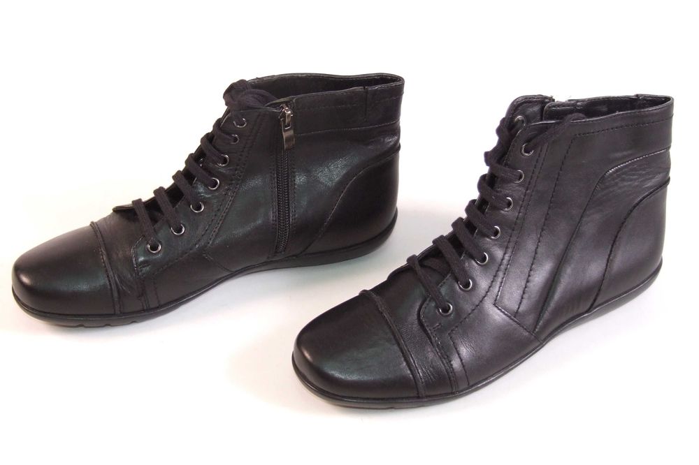 Ghete sport, piele naturala 100%, mas. 40, Made in Germany, NOI