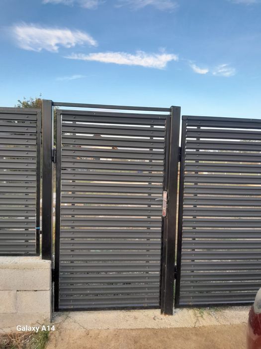 Vând teren cu constructie in Lipanesti