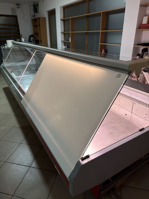 Vitrina Linde 380 cm lungime - mezeluri, lactate - FARA AGREGAT