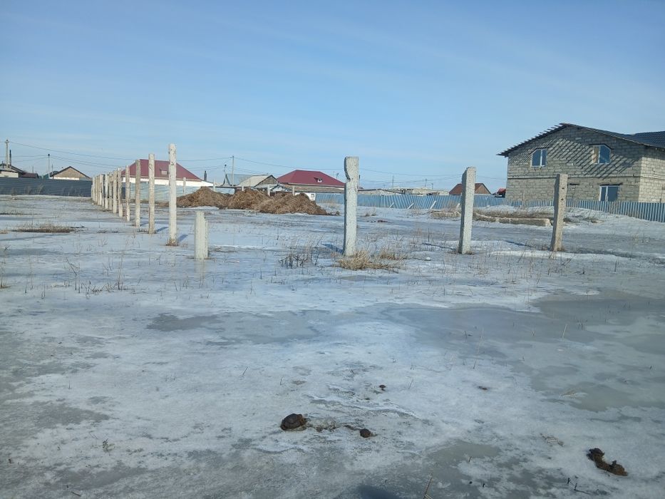 Продам  участок  Кенжеколе огреждения есть фундамент  на дом есть