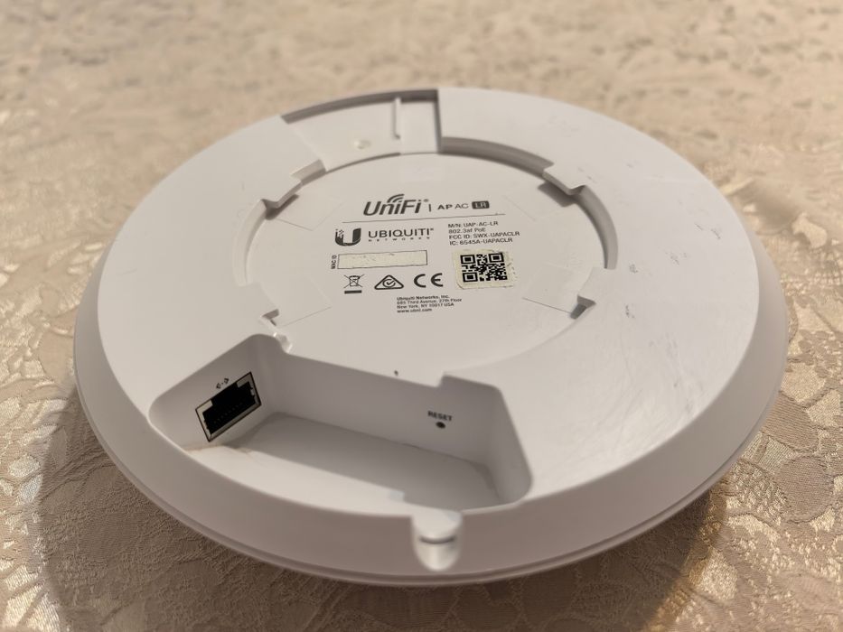 UniFi Access Point + cloud key