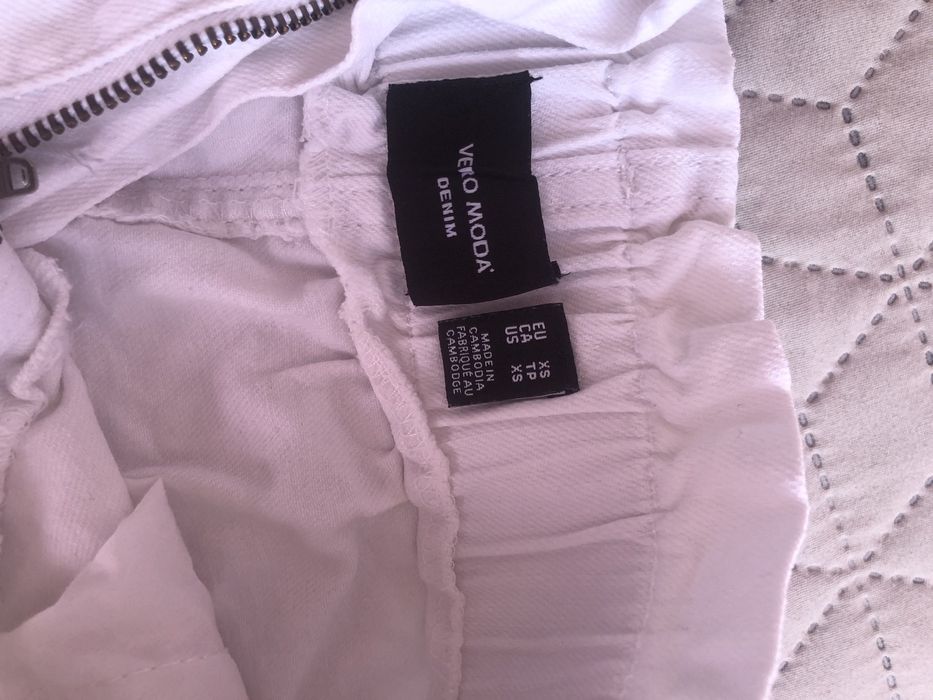 Бяла дамска дънкова пола