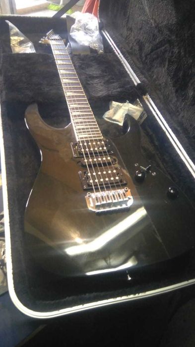 Электро гитара Ibanez с комбоусилителем
