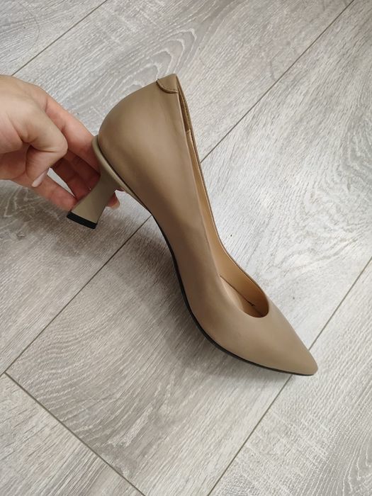 Продам базовые туфли