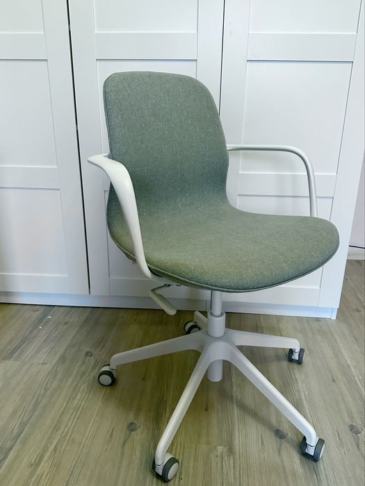 Стол ikea Langfjall почти нов