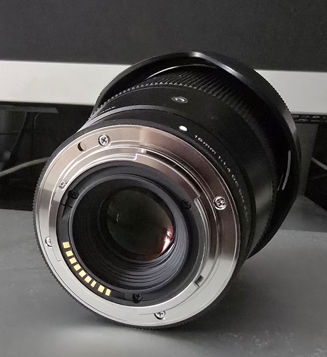 Объектив Sigma eos M 16mm, f/1.4