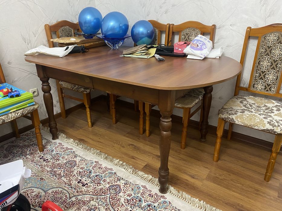 Продам деревянный стол