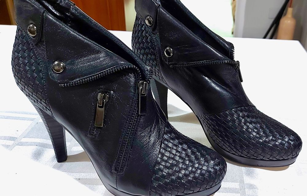 Ghete (botine) Medea din piele naturală moale, model deosebit