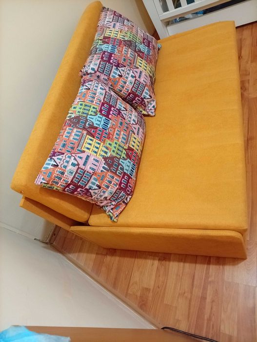 Канапе цвят горчица