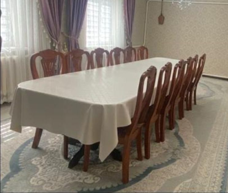 Стол, стулья для гостинной