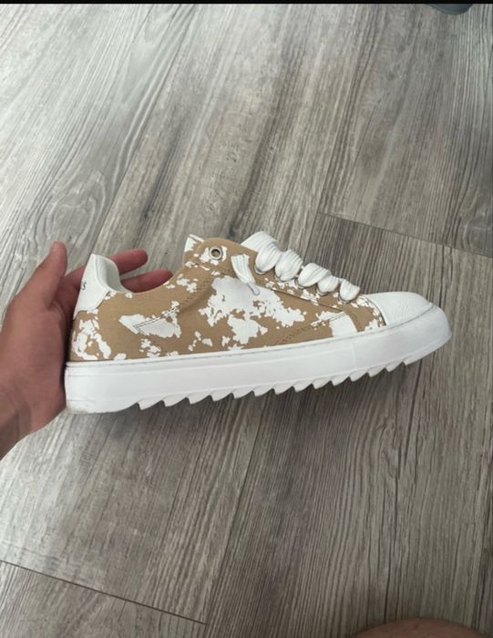 Numeris sneakers
