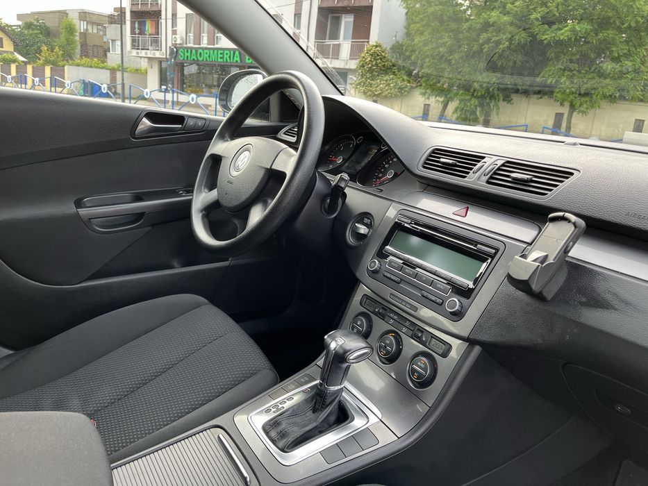 Volkswagen Passat B6 2009 DSG 2.0 TDI  incalzire scaune climatronic carlig remorcare climatronic cotiera faruri automate stergatoare automate