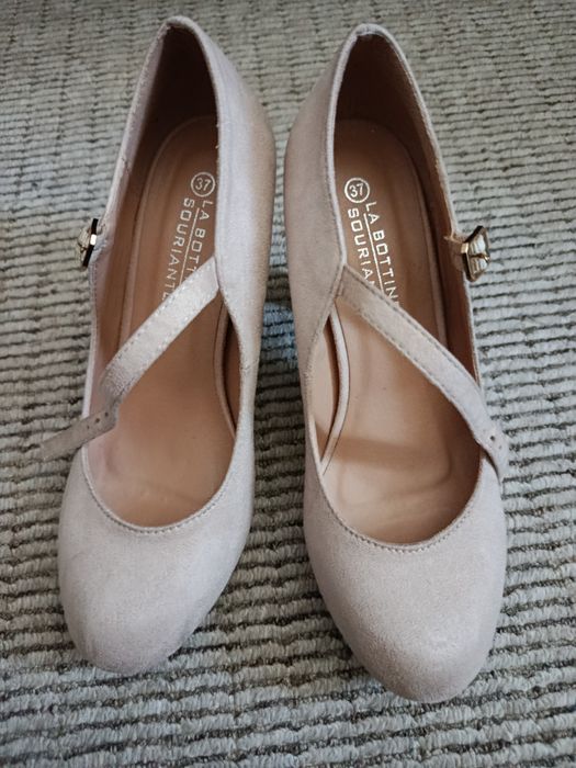 Pantofi cu toc, mărime 37