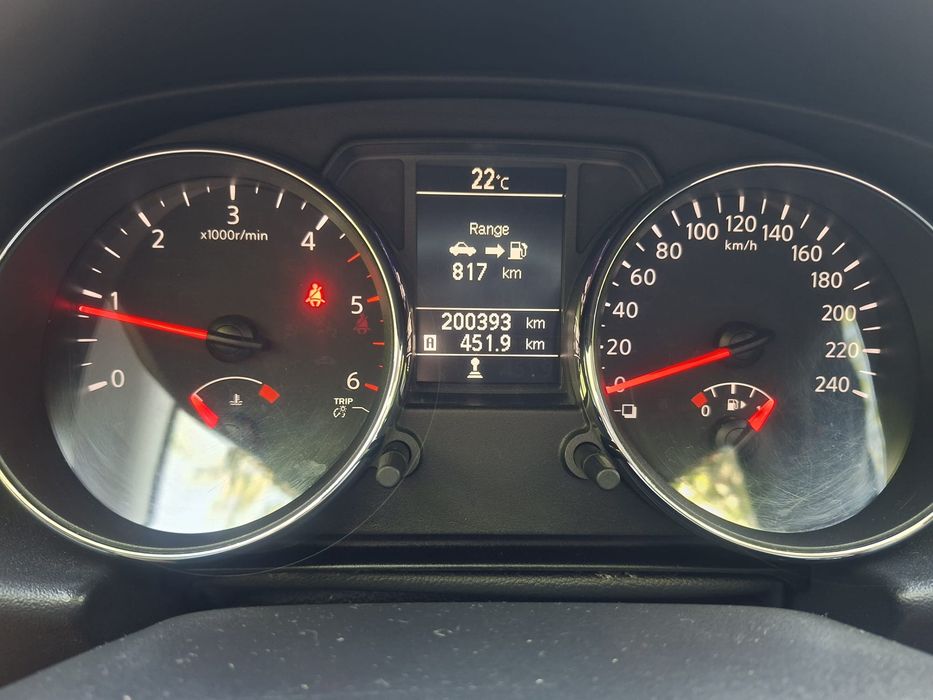 Masină Nissan Qashqai j10