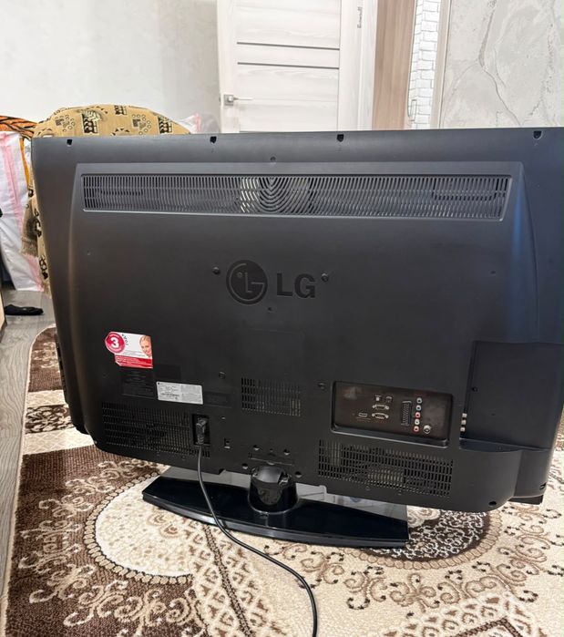 Телевизор LG 107 см. не смарт без интернета.