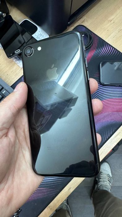 Продам iphone 7 256