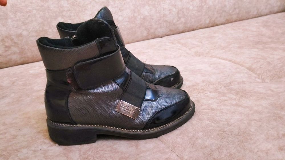 Продаются ботинки демисизонные для девочки размер 28