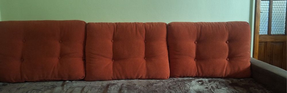 Vand canapea extensibila aproape noua,cul.ciocolatie