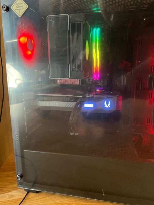 Мощен геймърски компютър + Монитор