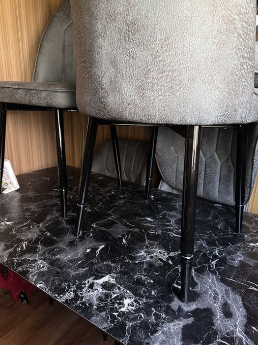 Продается новый стол стул