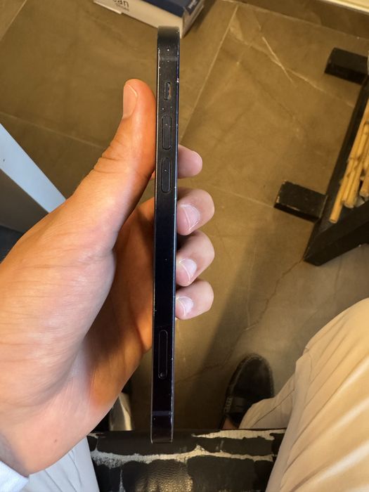Продавам използвани iphone 6 и iphone 12