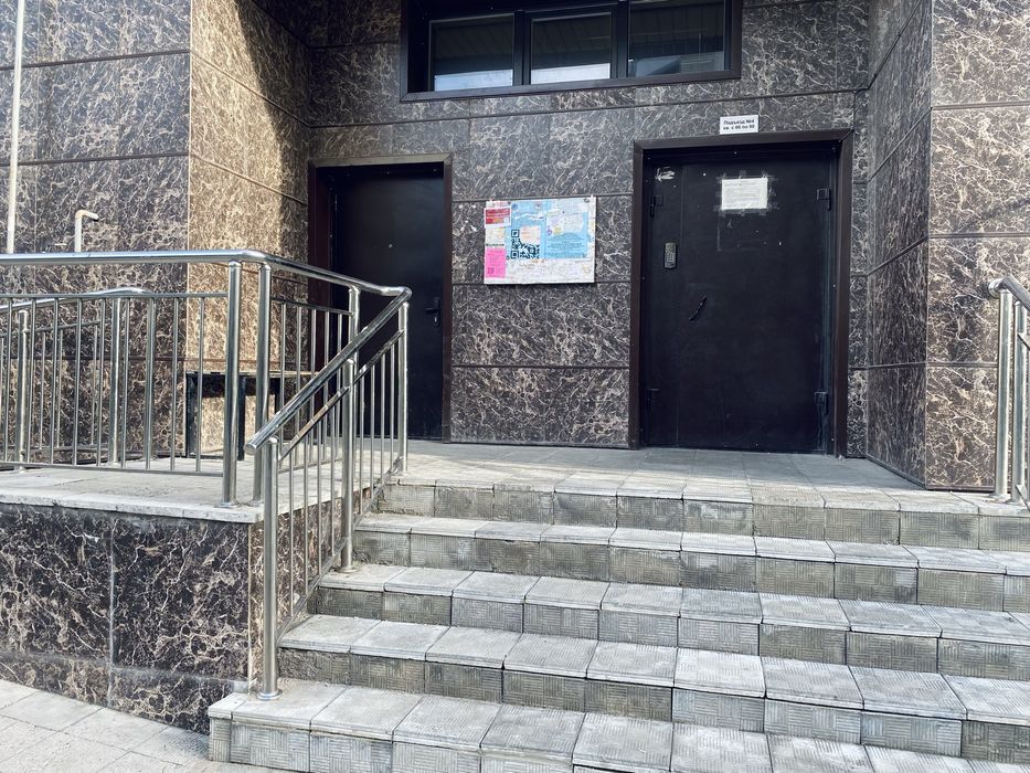 Продам под коммерцию недвижимость