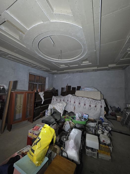 Срочно Трикотажка 65-мактаб 1 км 3 куча  7 соток 2 этажа зур хавли