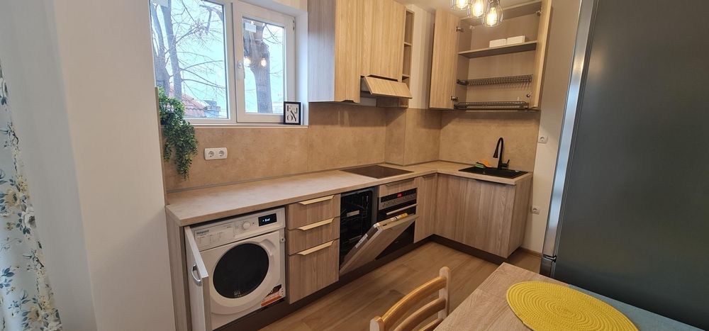 Дава се под наем Тристаен апартамент в Пловдив, Младежки Хълм - 95 кв.м за 675 € - Снимка #3