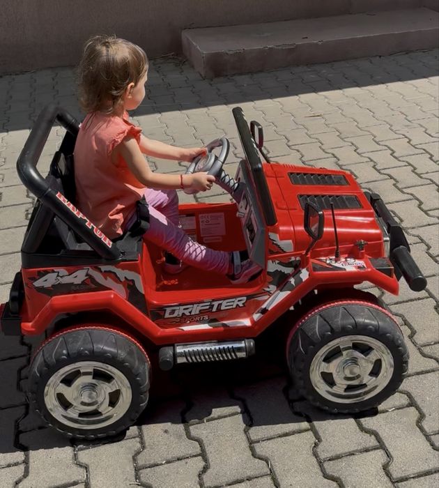 Masina electrica de copii cu telecomanda sau manuala, de culoare rosie