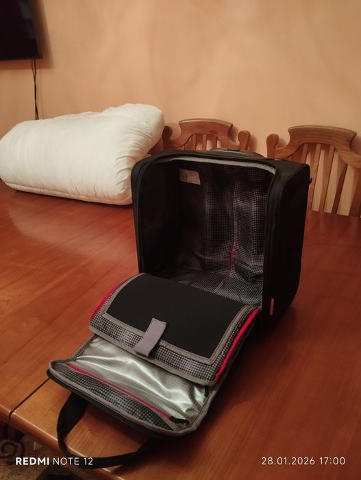 Чемодан,  идеально для ручной клади