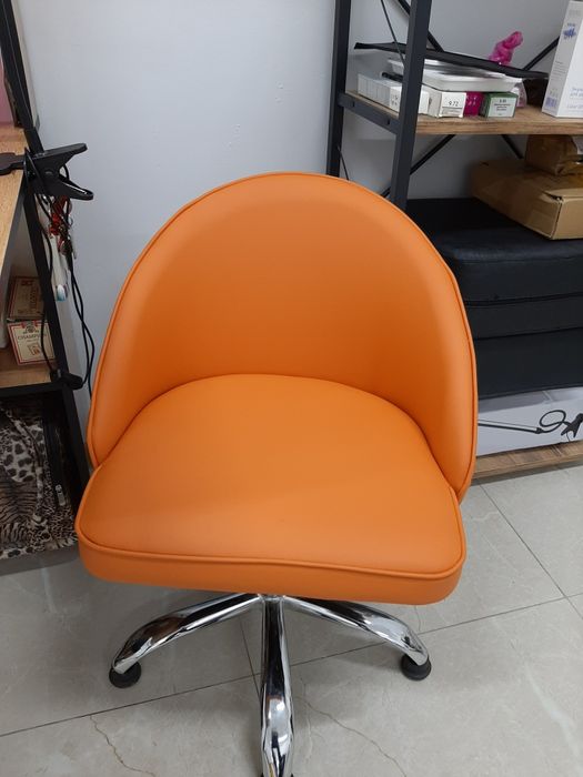 Продам срочно кресла маникюрные 2 шт