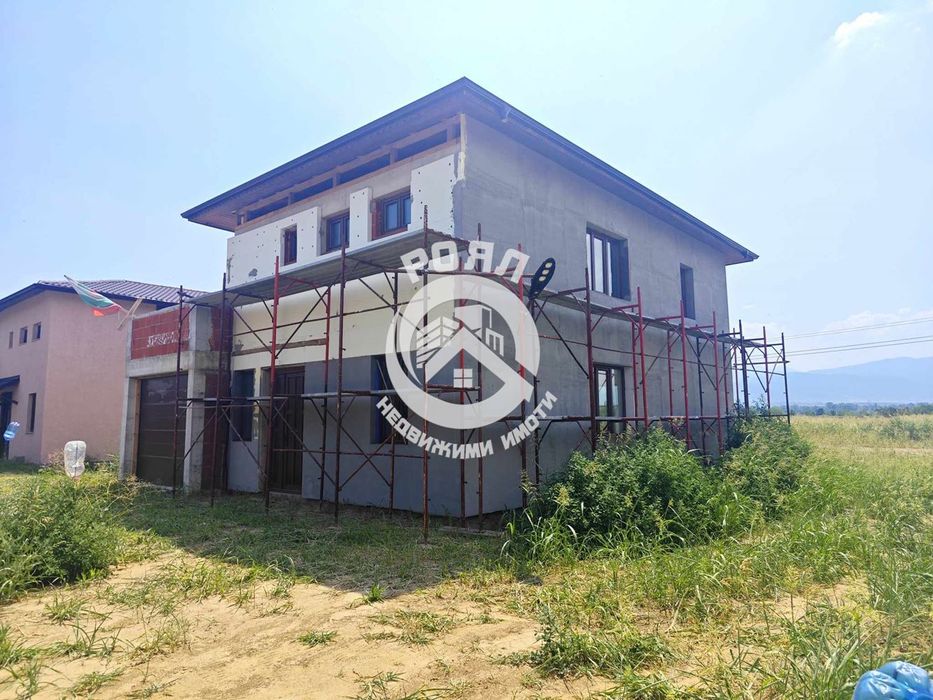 Продава се Къща в Стамболийски - 240 кв.м за 917 €/кв.м - Снимка #1