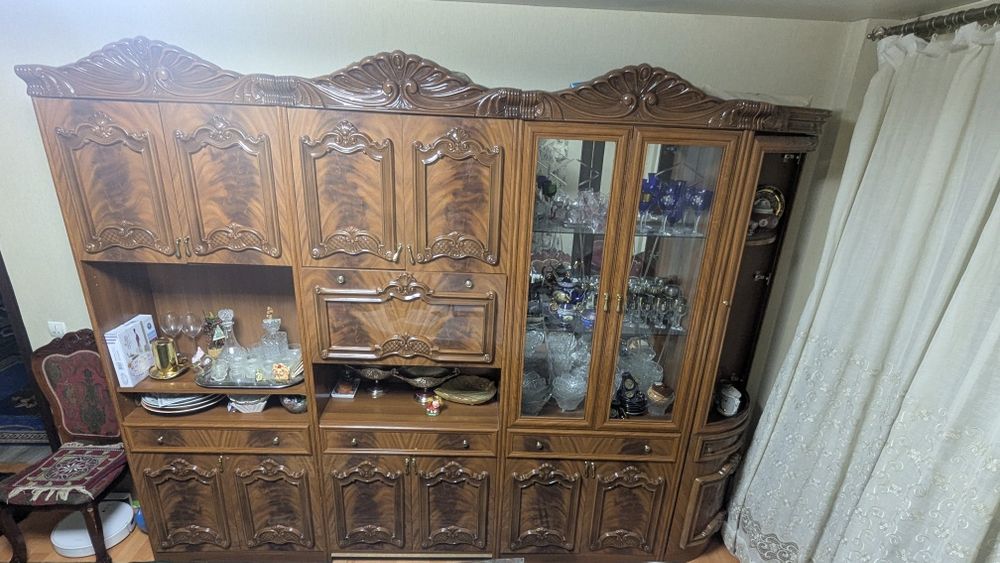 Стенка в гостинную, испанское дерево, классика