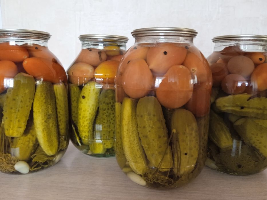 Огурцы, помидоры , ассорти