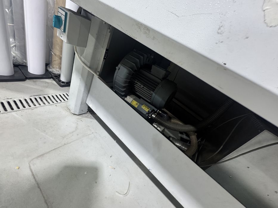 Masa de Taiat Zund M-1200 Flatbed Plotter