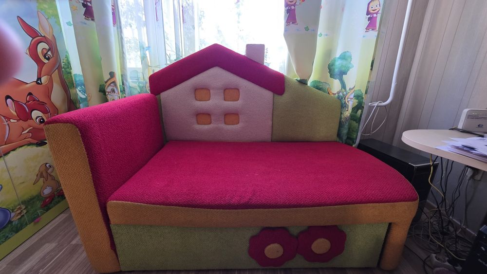 Продам детский гарнитур и детский диванчик