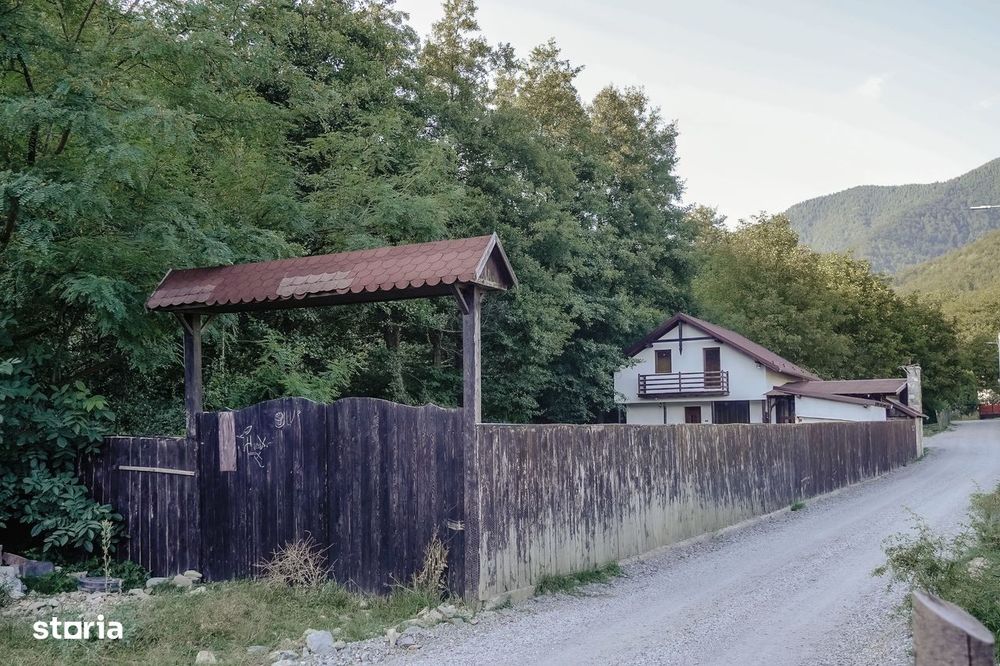 Casă cu teren la Prundu Bârgaului