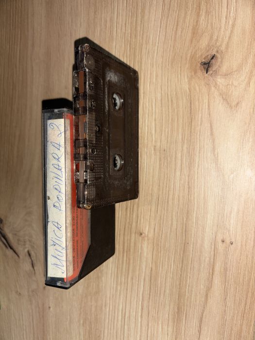 Casetă cu muzică populară