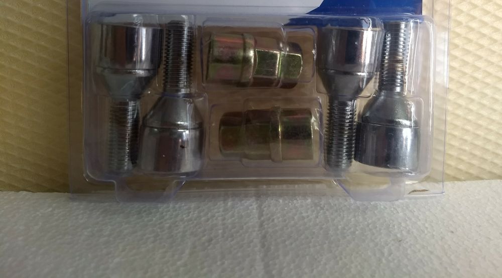 Prezoane antifurt BMW M12 x 1,5  + 2 cap cheie de 17